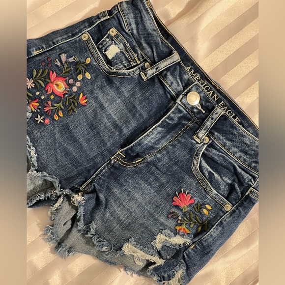 Vintage high-rise, American Eagle denim shorts, size 4 - Picture 2 of 6